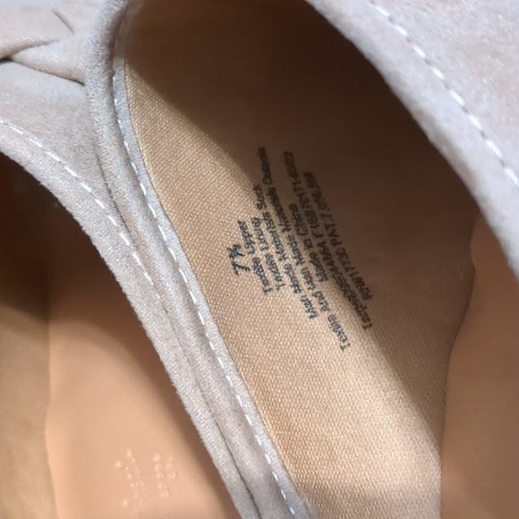 Universal Thread Booties - Picture 3 of 7